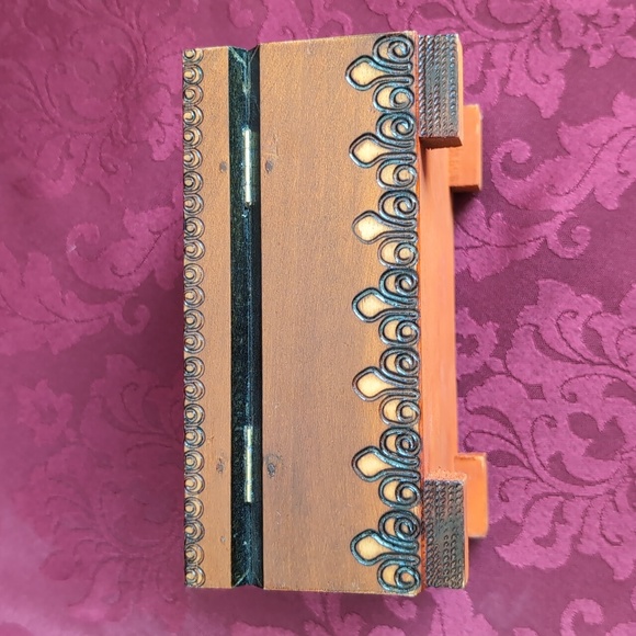 Krakow Wawel Wooden Polish Box with Lock and Key - Picture 6 of 14